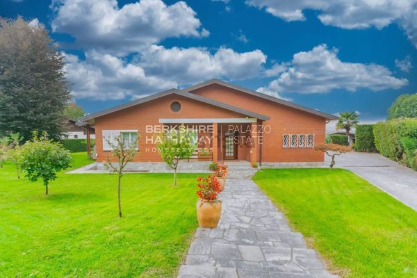 casa indipendente in vendita a Capiago Intimiano