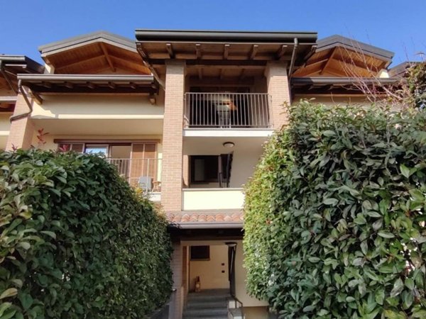 appartamento in vendita a Capiago Intimiano in zona Olmeda