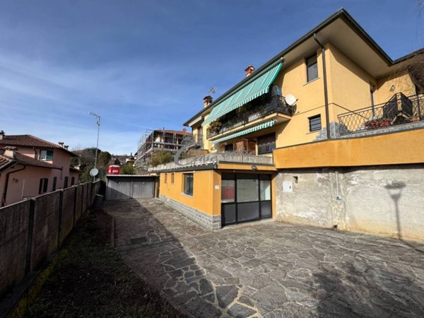 locale commerciale in vendita a Capiago Intimiano