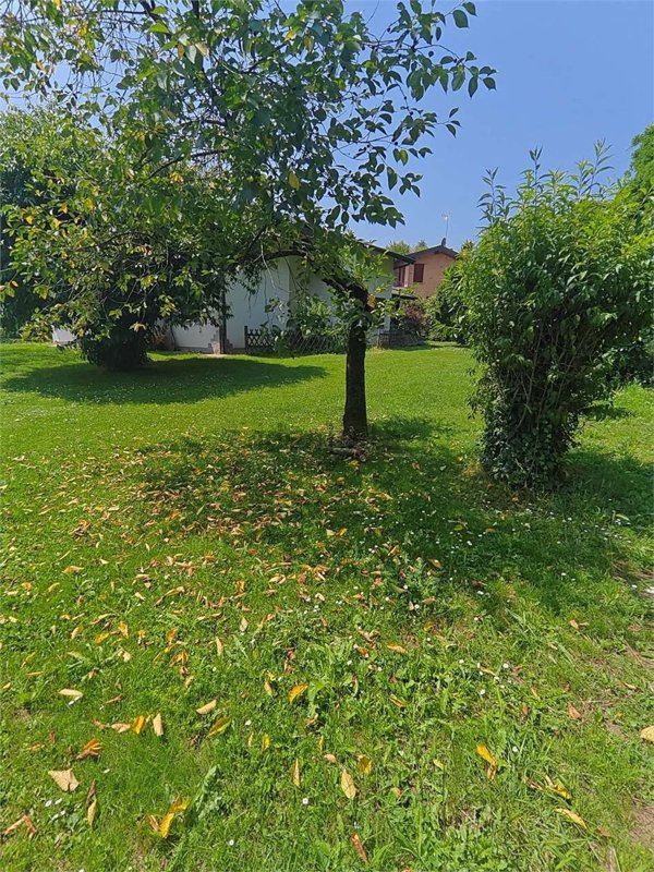 casa indipendente in vendita a Capiago Intimiano