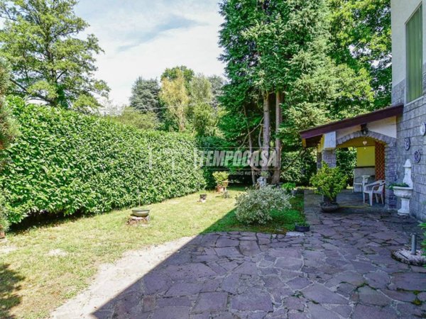 casa indipendente in vendita a Capiago Intimiano