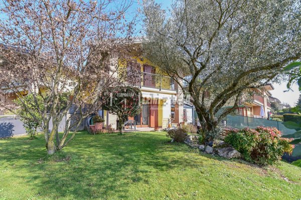 casa indipendente in vendita a Capiago Intimiano