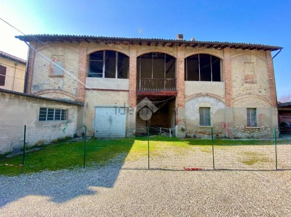 casale in vendita a Capiago Intimiano