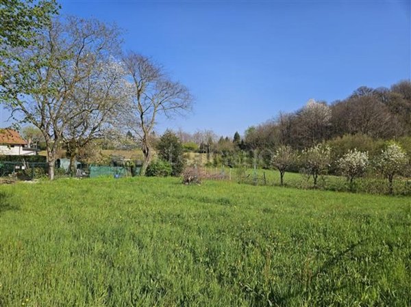 terreno edificabile in vendita a Capiago Intimiano