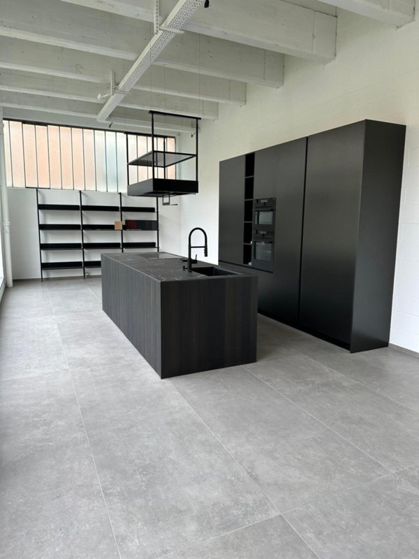 capannone in vendita a Capiago Intimiano