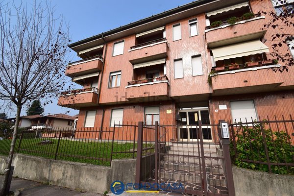 appartamento in vendita a Capiago Intimiano