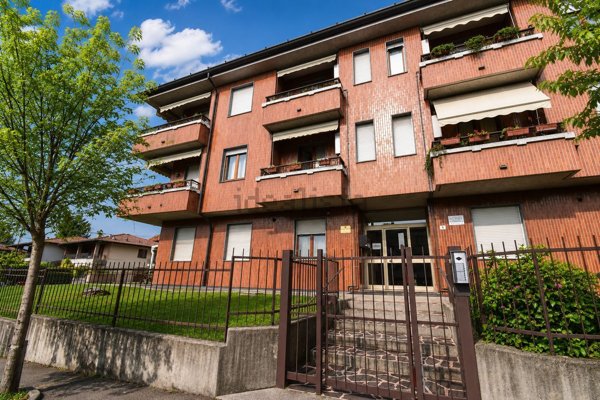 appartamento in vendita a Capiago Intimiano in zona Olmeda