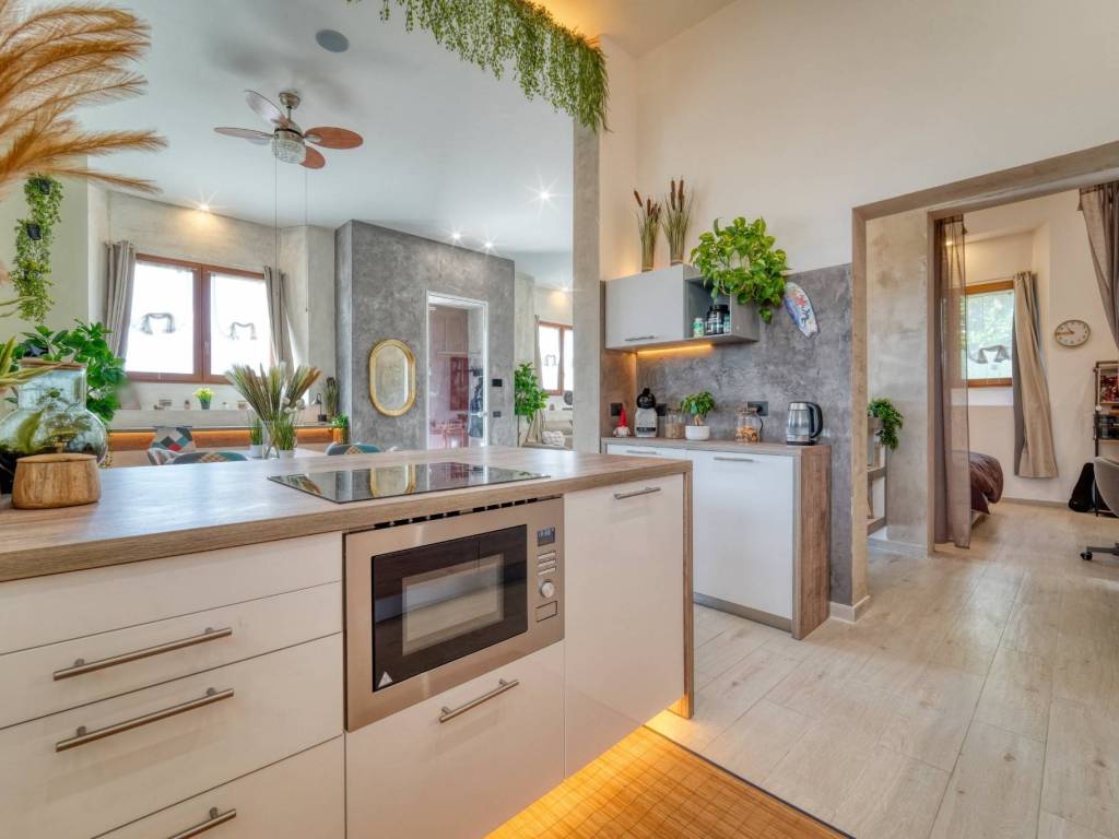 appartamento in vendita a Capiago Intimiano in zona Olmeda