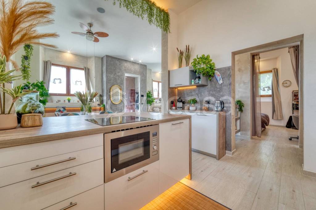 appartamento in vendita a Capiago Intimiano