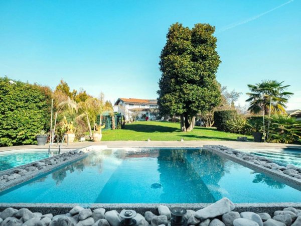 casa indipendente in vendita a Capiago Intimiano in zona Olmeda