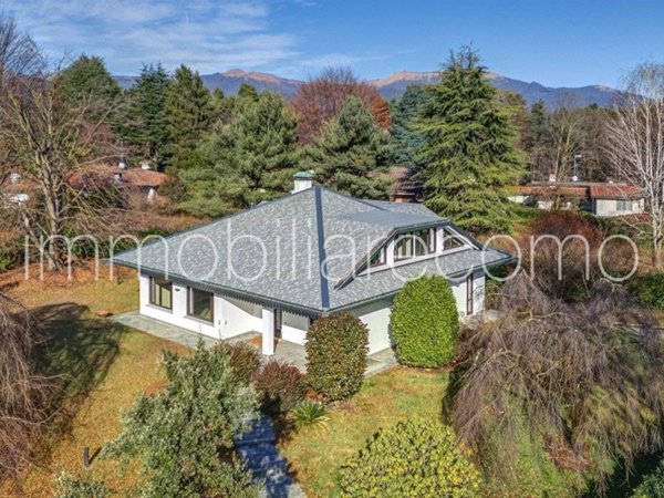 casa indipendente in vendita a Capiago Intimiano