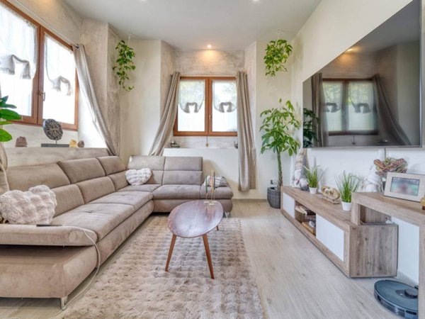 casa indipendente in vendita a Capiago Intimiano