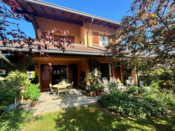 casa indipendente in vendita a Capiago Intimiano