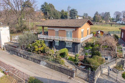 casa indipendente in vendita a Capiago Intimiano