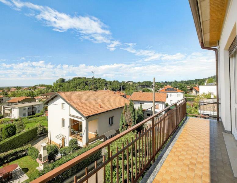appartamento in vendita a Capiago Intimiano in zona Olmeda