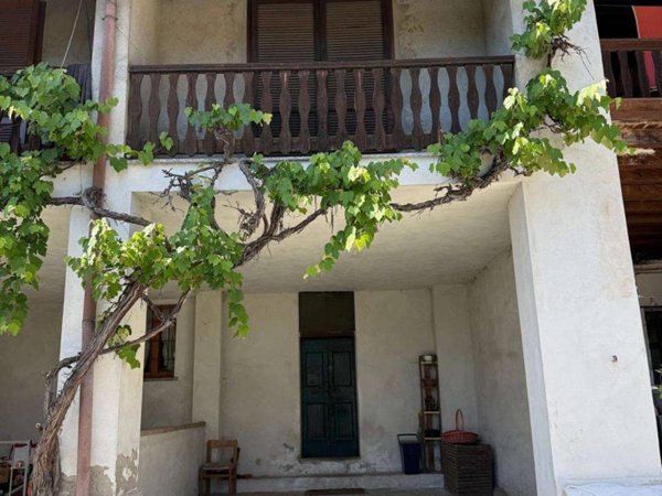casa indipendente in vendita a Capiago Intimiano