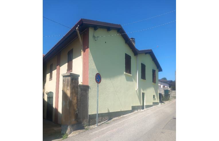 casa indipendente in vendita a Capiago Intimiano in zona Olmeda