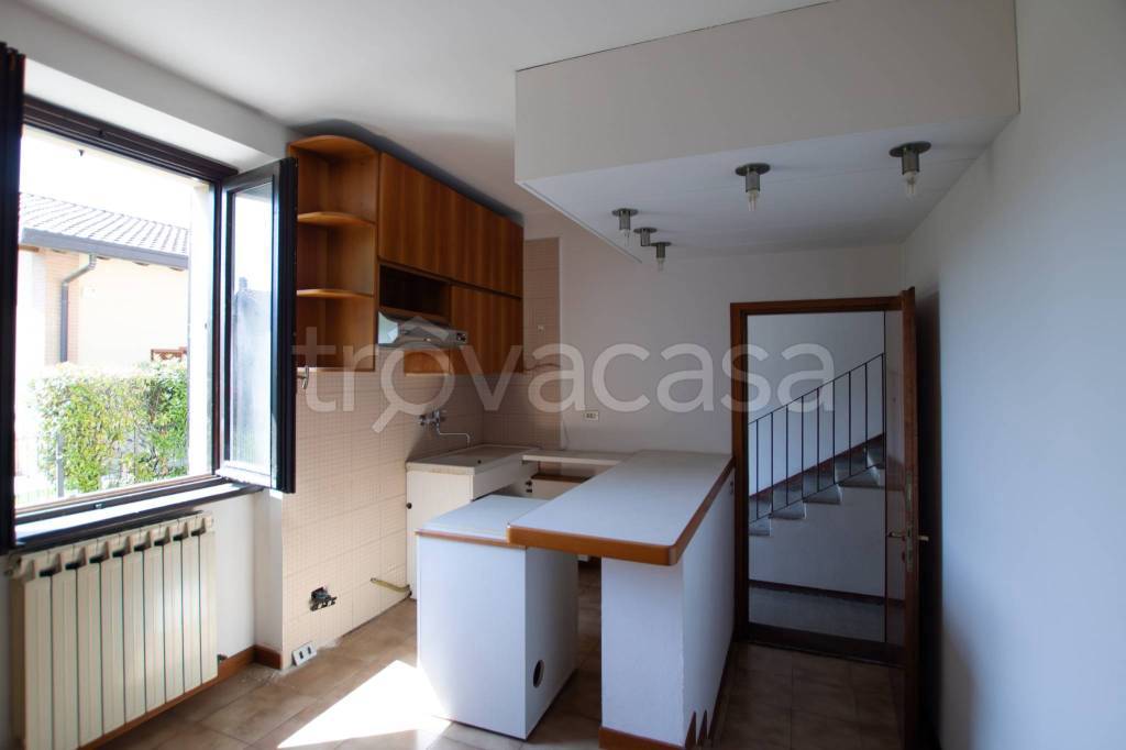 appartamento in vendita a Capiago Intimiano in zona Olmeda