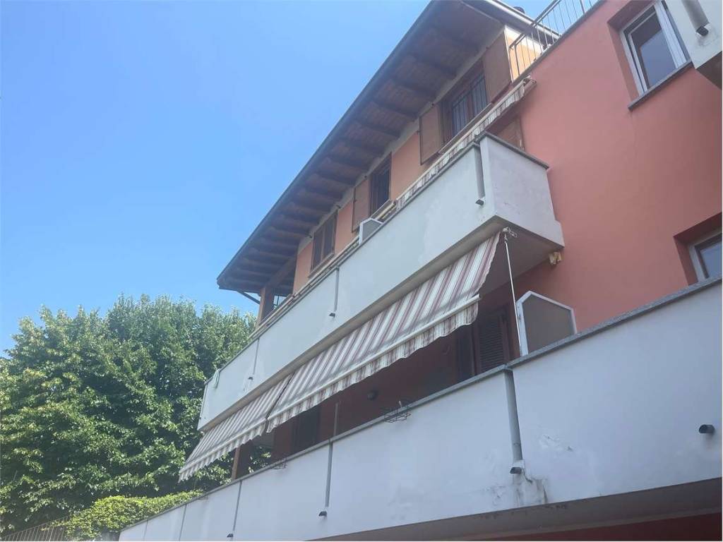 appartamento in vendita a Capiago Intimiano in zona Olmeda