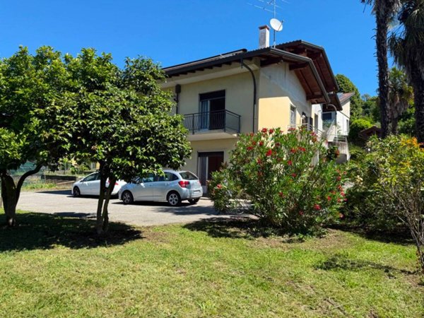 casa indipendente in vendita a Capiago Intimiano in zona Olmeda