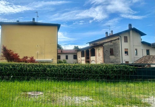 casa indipendente in vendita a Capiago Intimiano in zona Olmeda