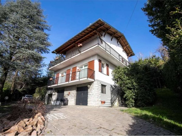 casa indipendente in vendita a Capiago Intimiano in zona Olmeda