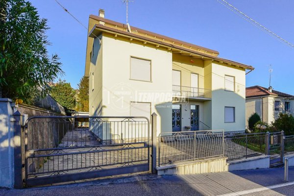 appartamento in vendita a Capiago Intimiano in zona Olmeda