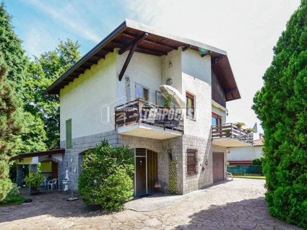 casa indipendente in vendita a Capiago Intimiano in zona Olmeda
