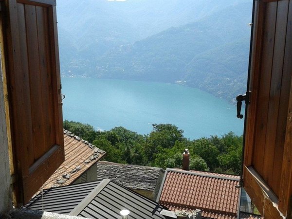 casa indipendente in vendita a Carate Urio