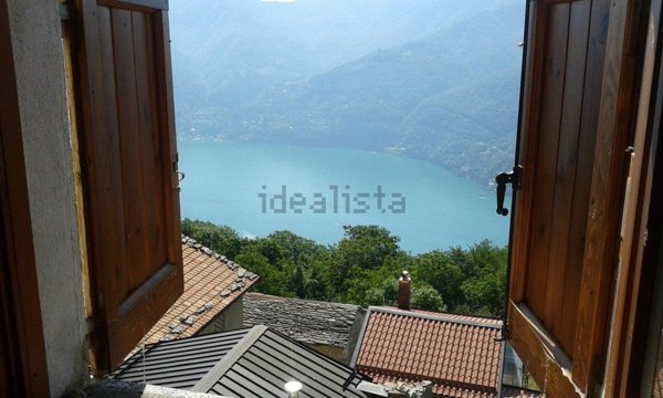 appartamento in vendita a Carate Urio