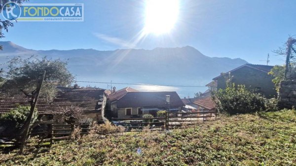 casa indipendente in vendita a Carate Urio in zona Cavadino