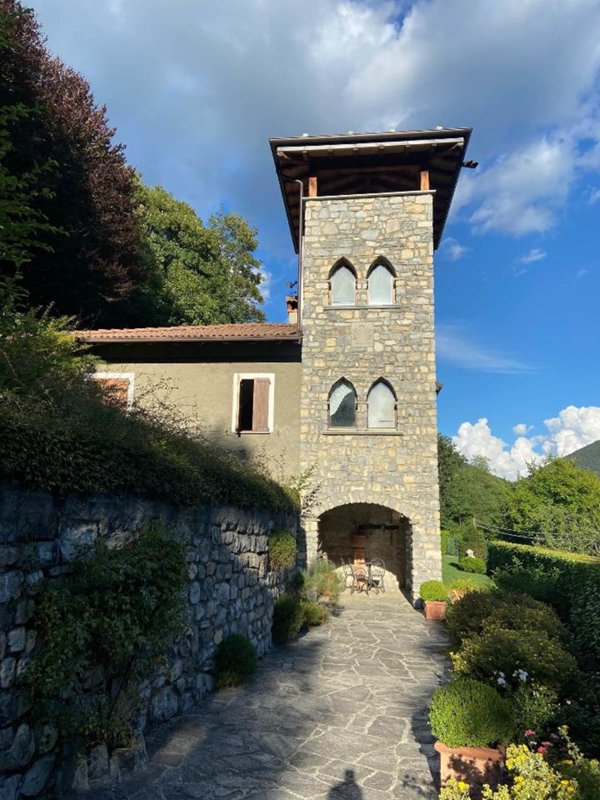 casa indipendente in vendita a Carate Urio