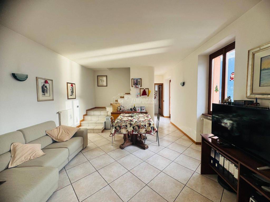 casa indipendente in vendita a Carate Urio