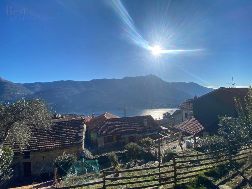 casa indipendente in vendita a Carate Urio