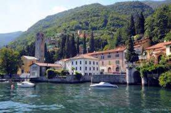 casa indipendente in vendita a Carate Urio