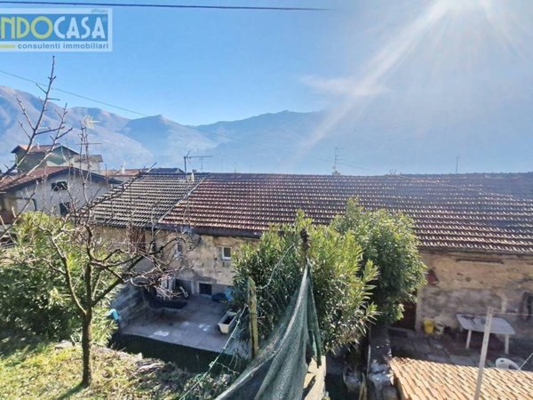 casa indipendente in vendita a Carate Urio in zona Cavadino