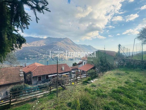 casa indipendente in vendita a Carate Urio in zona Cavadino