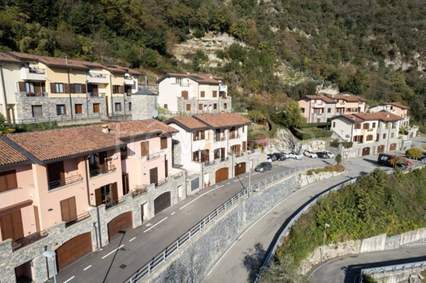 casa indipendente in vendita a Carate Urio