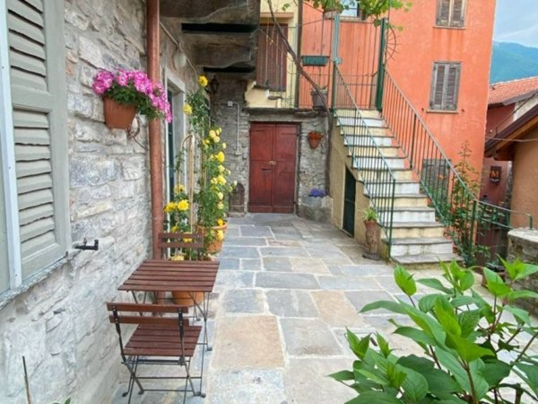 appartamento in vendita a Carate Urio