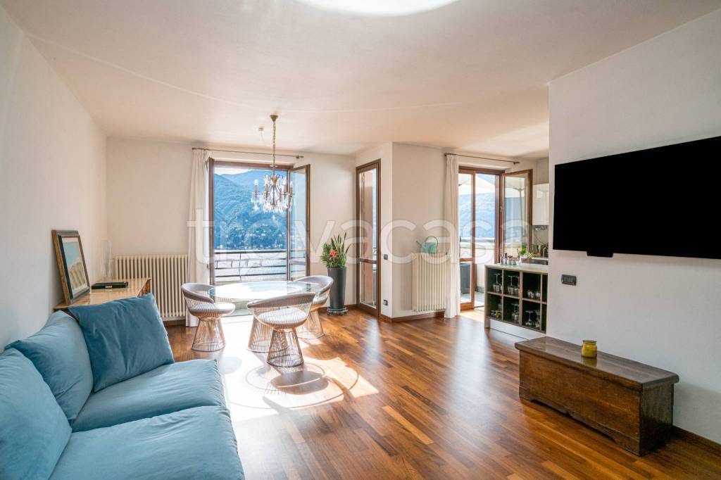 casa indipendente in vendita a Carate Urio