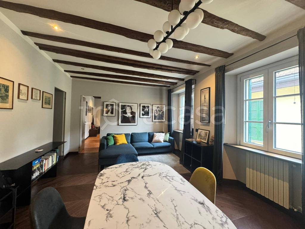 appartamento in vendita a Carate Urio