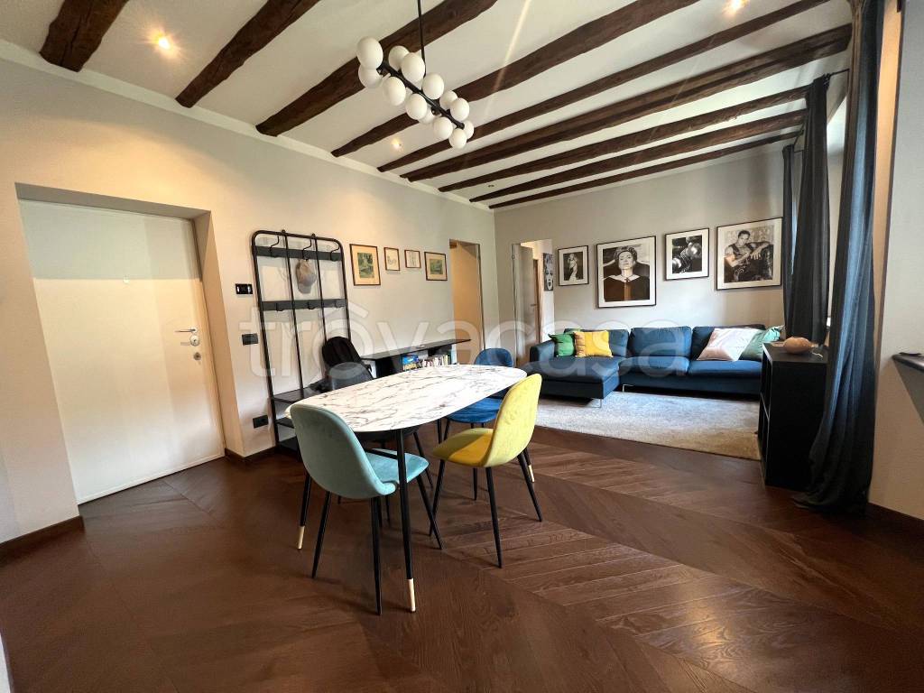 appartamento in vendita a Carate Urio