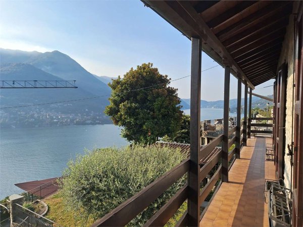 casa indipendente in vendita a Carate Urio