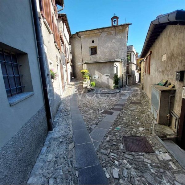 appartamento in vendita a Carate Urio