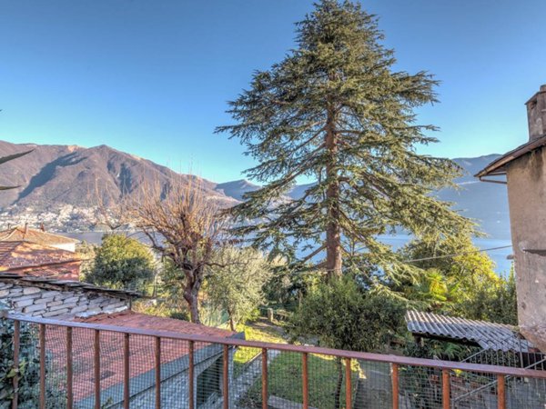 casa indipendente in vendita a Carate Urio