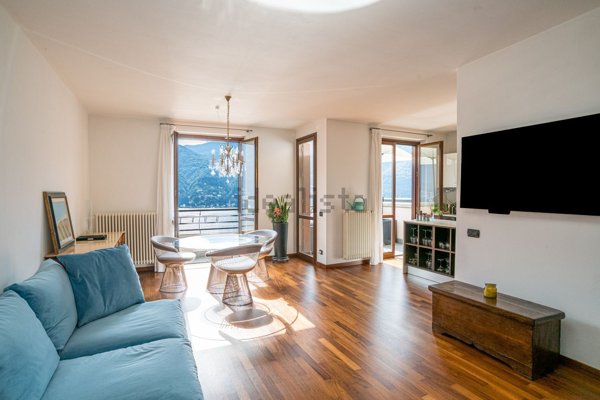 casa indipendente in vendita a Carate Urio