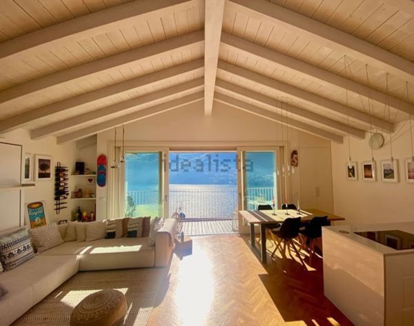 appartamento in vendita a Carate Urio