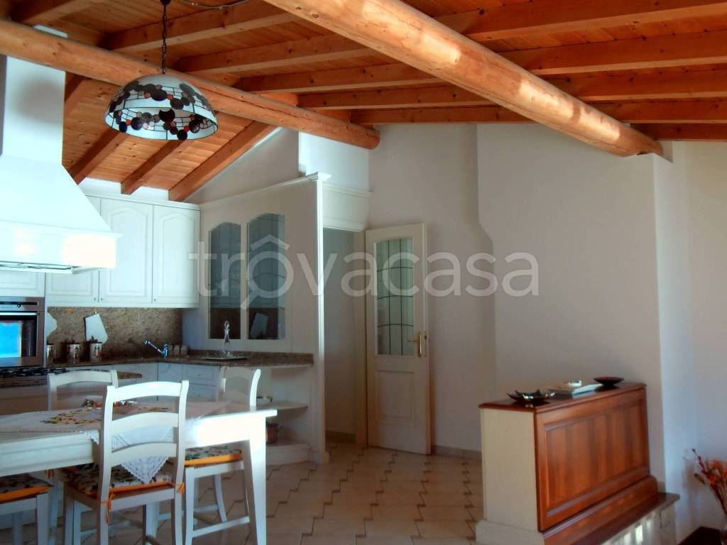 appartamento in vendita a Carate Urio