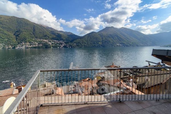 appartamento in vendita a Carate Urio