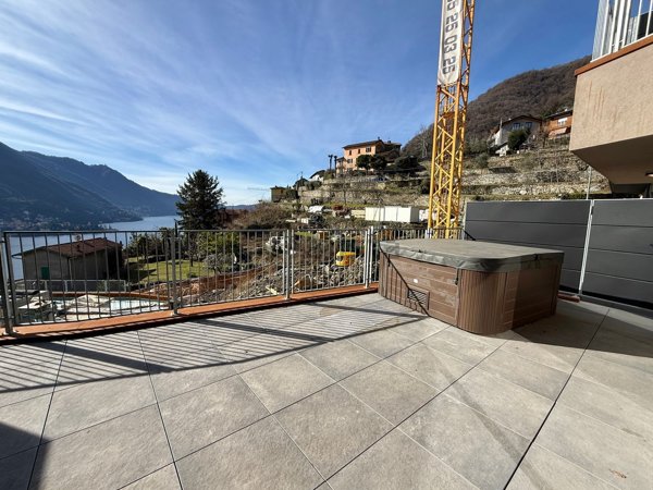 appartamento in vendita a Carate Urio